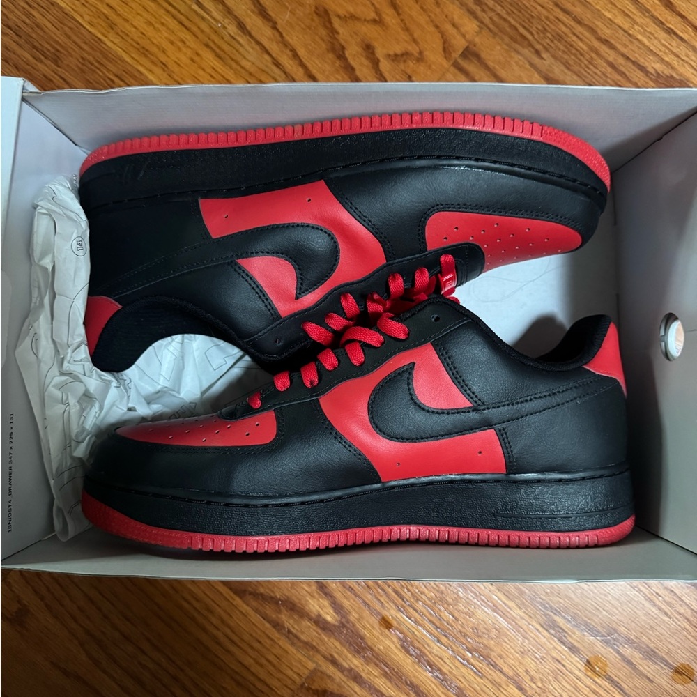 Nike Men's Black and Red Sneakers